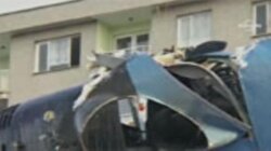Köprüye takılan helikopter